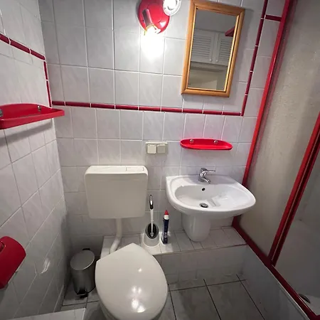Haus Ostseesprung - Valentina Im Souterrain Mit Terrasse Und Gem Garten Apartment *