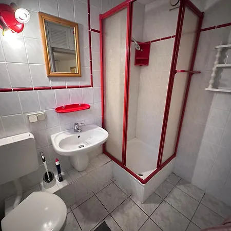 Haus Ostseesprung - Valentina Im Souterrain Mit Terrasse Und Gem Garten Apartment